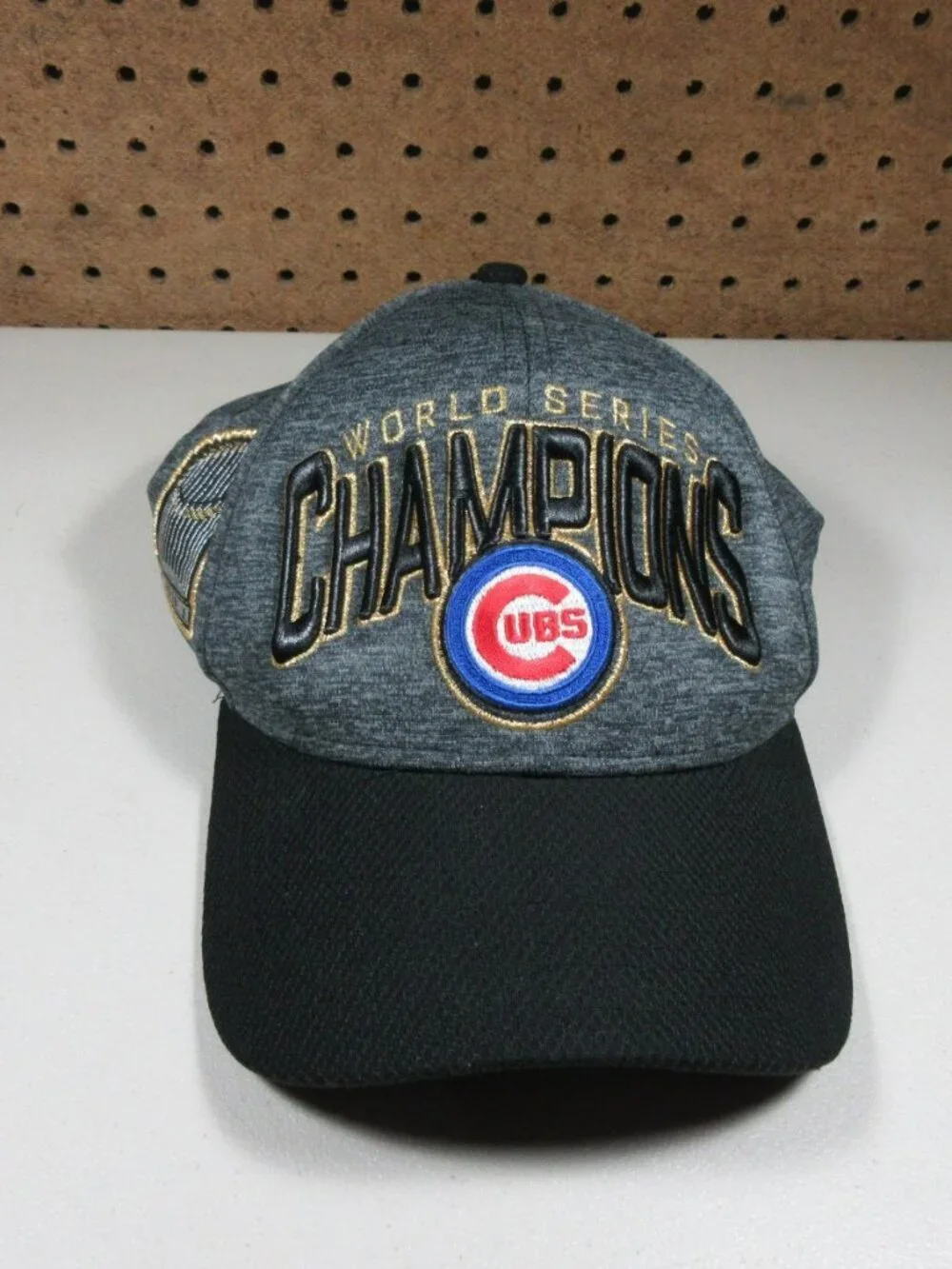 New Era mens heathered gray Chicago Cubs 2016 WS Champs OnField hat OS